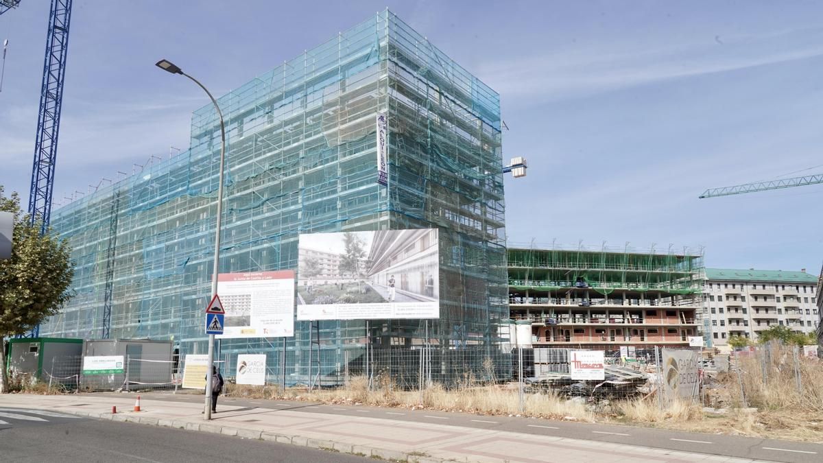 Los dos edificios en marcha para 100 viviendas colaborativas de la Junta en La Palomera, León.