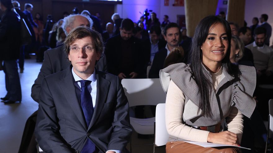 El alcalde José Luis Martínez Almeida (i) y la vicealcaldesa Begoña Villacís (d).