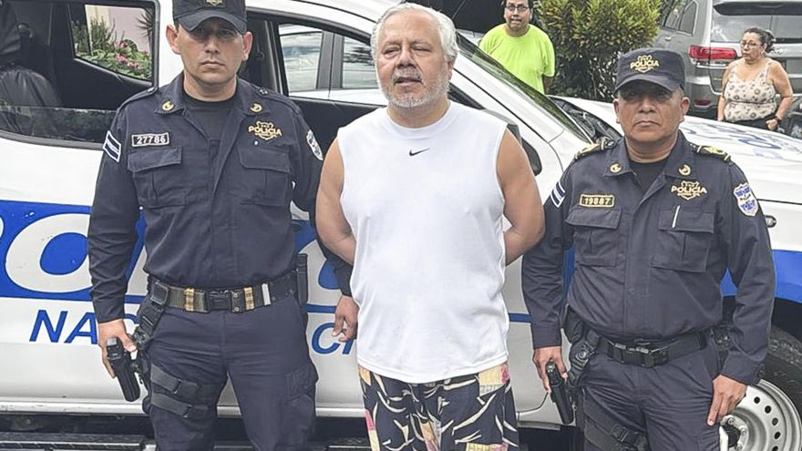 Detenido en El Salvador un abogado crítico de Gobierno de Bukele por "lavado de dinero"