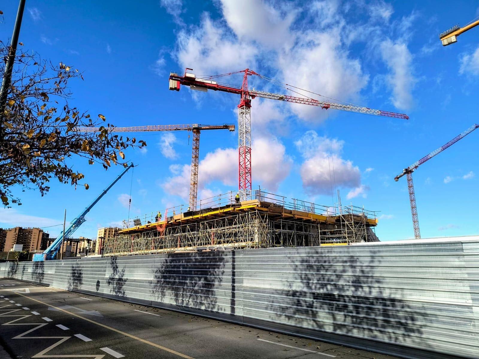 La nueva Romareda ya crece.