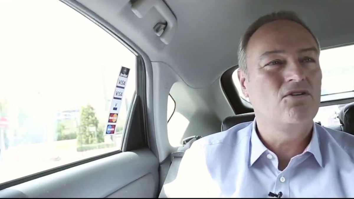 Fabra viaja sin cinturón de seguridad en taxi en un vídeo de promoción electoral