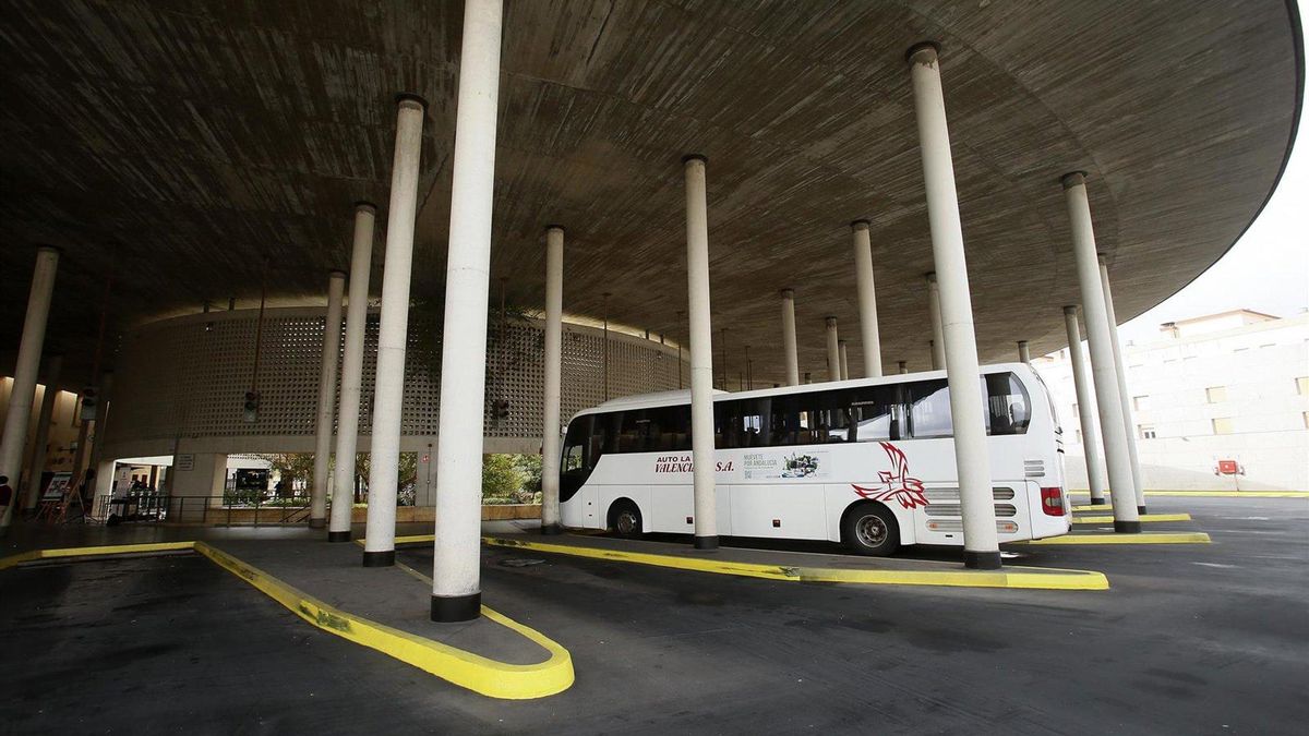 Facua critica que la Junta no multe a la concesionaria de la Estación de Autobuses