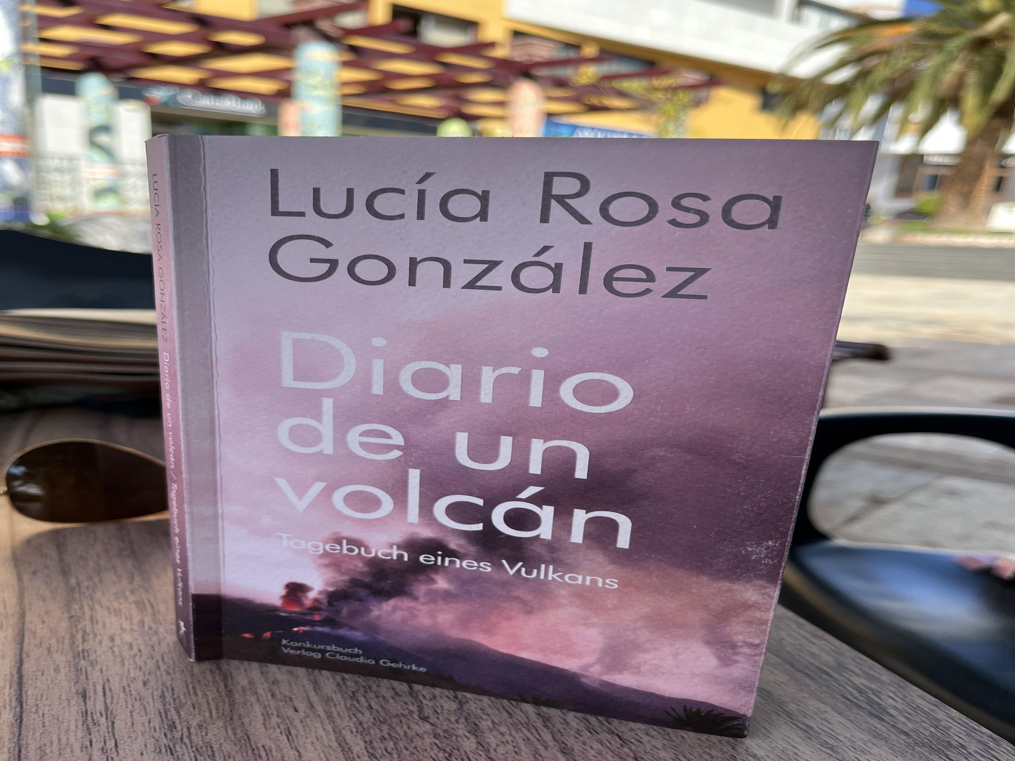 Portada de 'Diario de un volcán'.