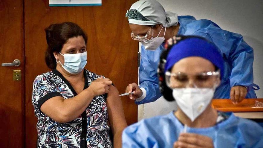 La semana que viene comenzarán a vacunar con terceras dosis en la provincia de Buenos Aires