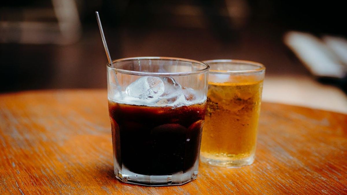 ¿Qué diferencias hay entre tomar té o café en el desayuno cada mañana?