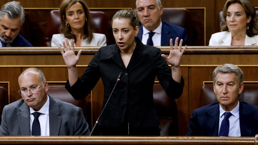 La portavoz del PP, Ester Muñoz, este miércoles en el pleno del Congreso. EFE/J.J. Guillén