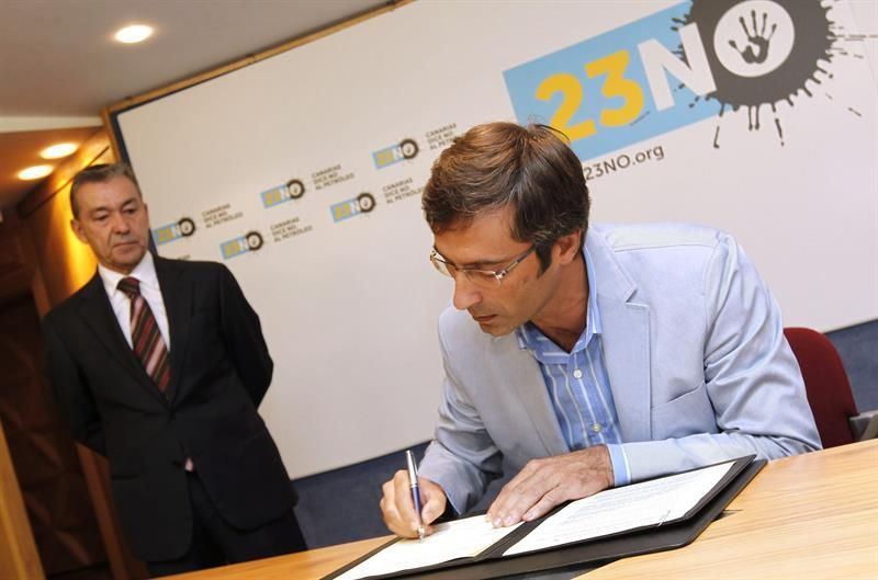 Pedro San Ginés, en el acto institucional contra las prospecciones. (EFE / ELVIRA URQUIJO)