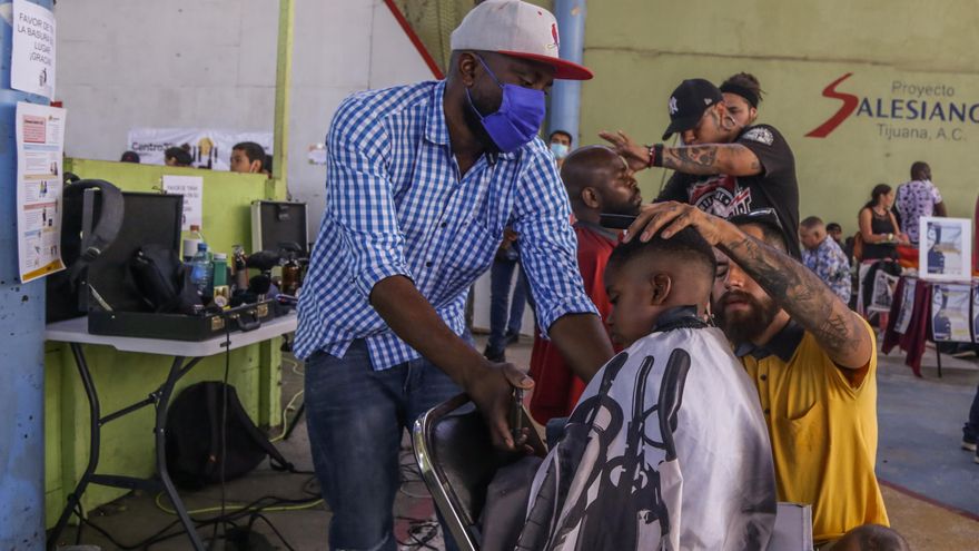 Precariedad laboral, dura realidad de migrantes varados en frontera de México