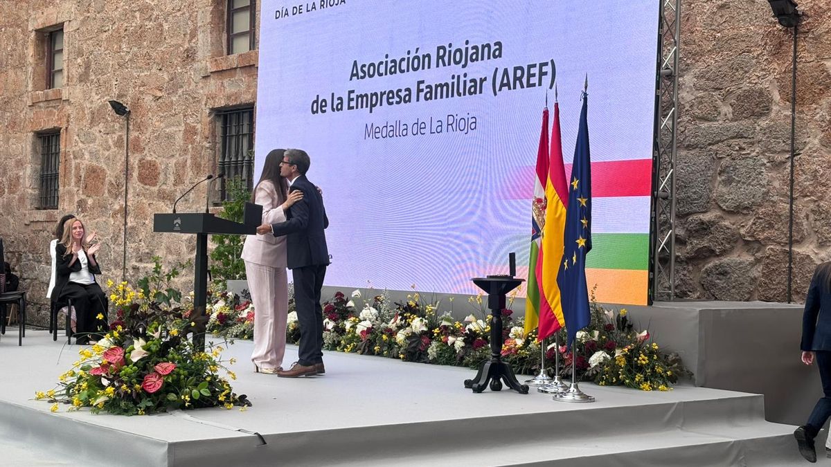 Presidenta de AREF y Capellán