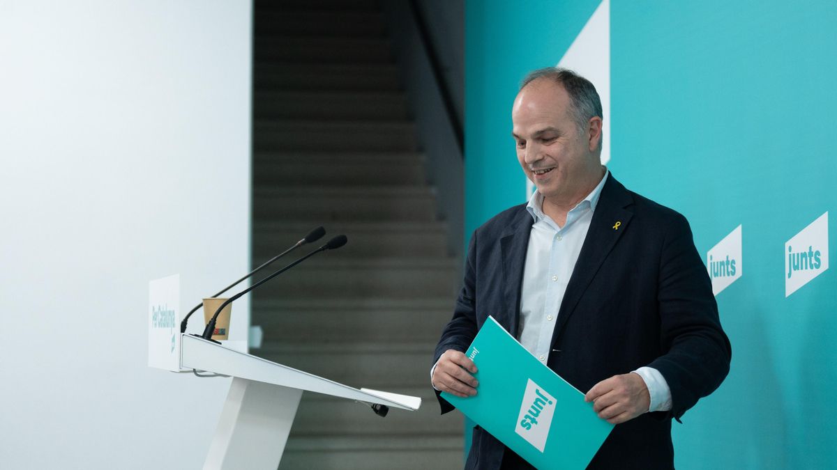Archivo - El secretario general de Junts, Jordi Turull, comparece ante los medios de comunicación, en la sede de Junts, a 1 de julio de 2024, en Barcelona, Catalunya (España).