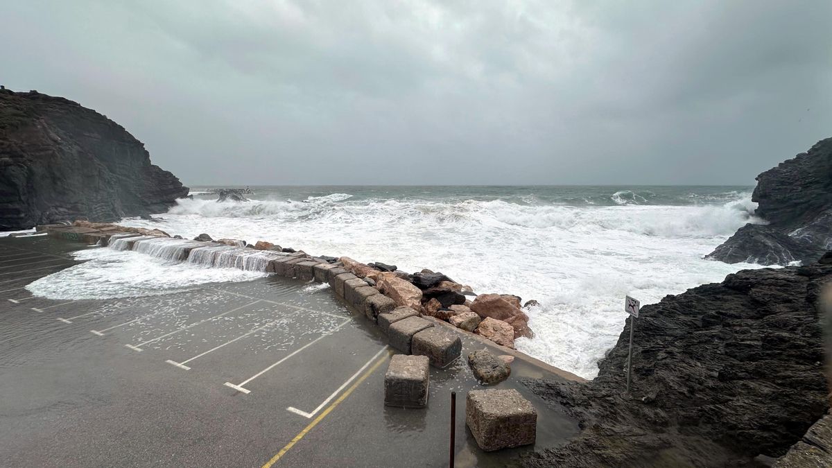El temporal causa desperfectos en el litoral catalán. En la imagen, Llançà (Girona)