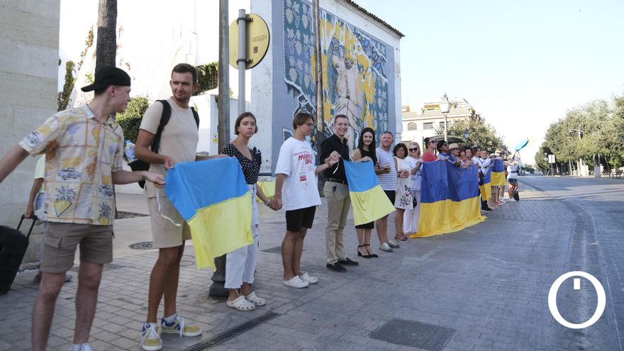 Cadena humana de ucranianos por el Día de la independencia de Ucrania y agradecimiento a Córdoba