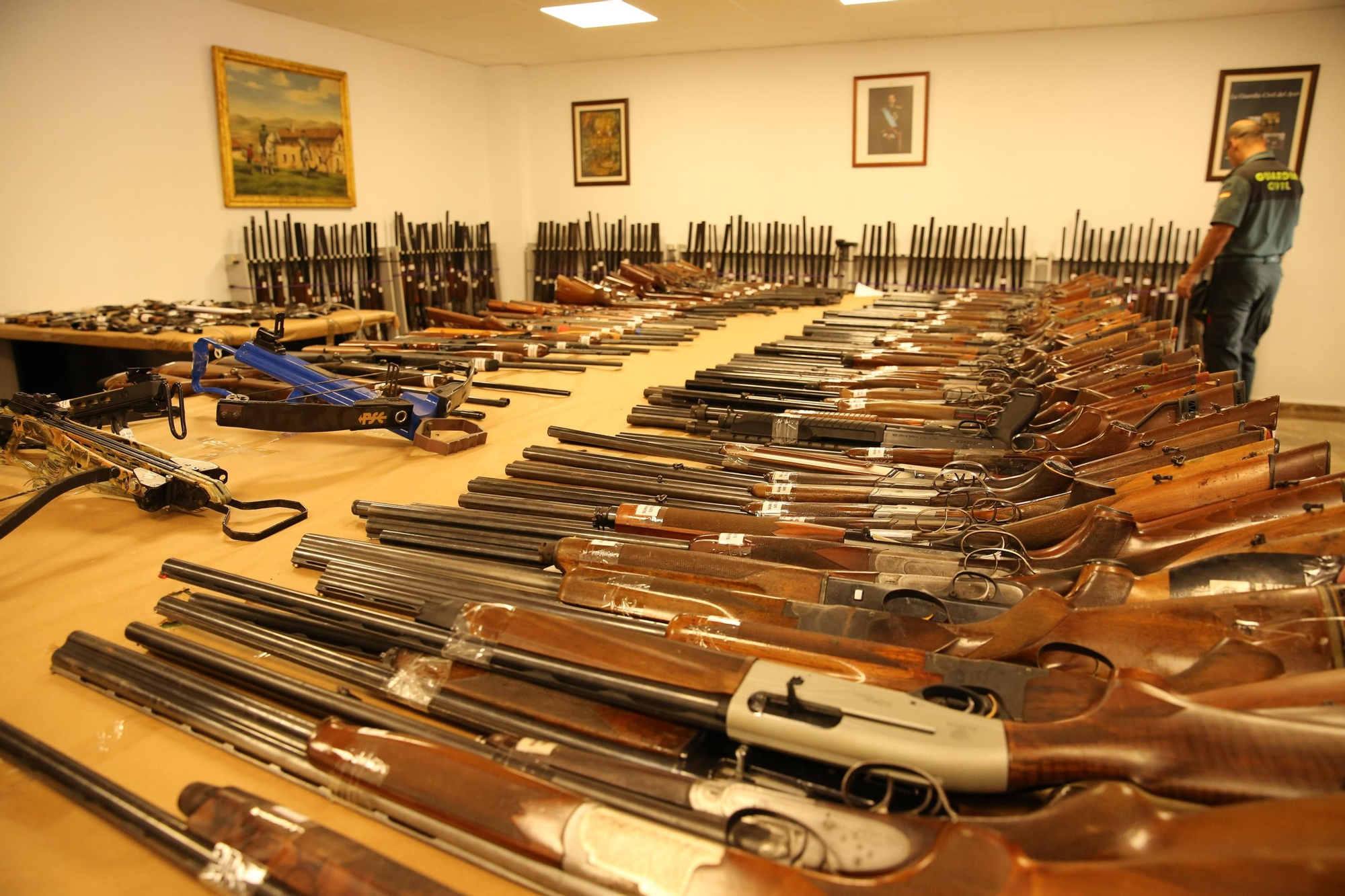 Exposición de armas que subasta la Guardia Civil