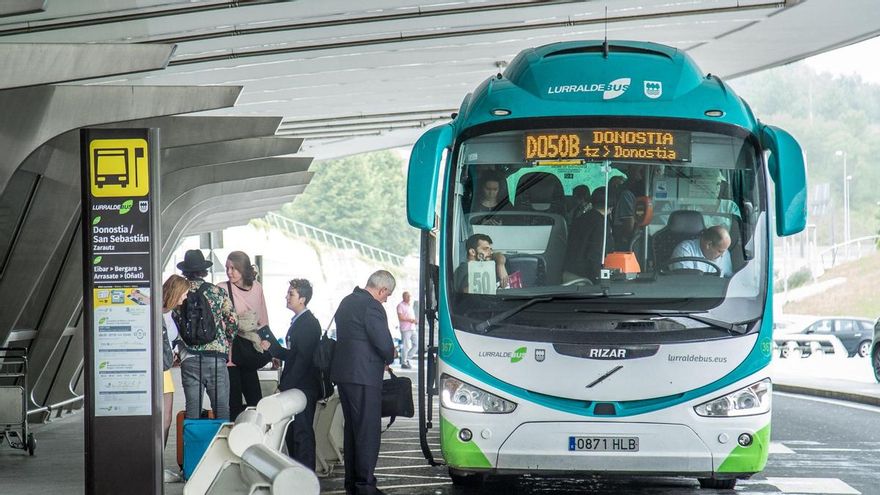 El PP pacta con EH Bildu y Podemos una iniciativa en Gipuzkoa para ampliar líneas de autobuses