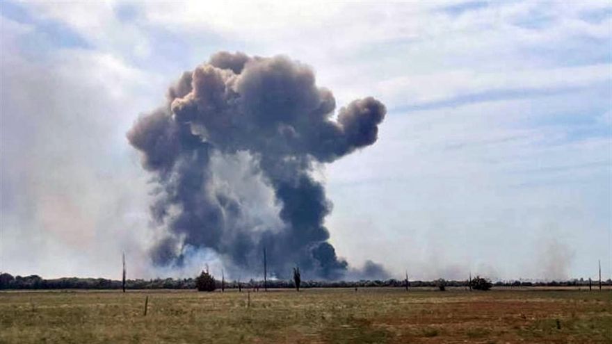 Imagen del humo tras las explosiones en el aeródromo de Saki, Crimea, el pasado 9 de agosto.