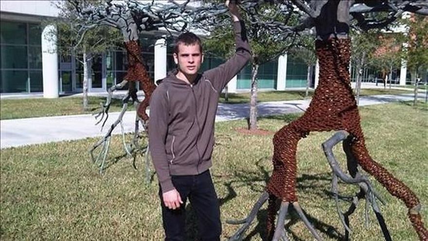 La vuelta al mundo del hijo artista de la exdirectora del IVAM a cargo del presupuesto del museo