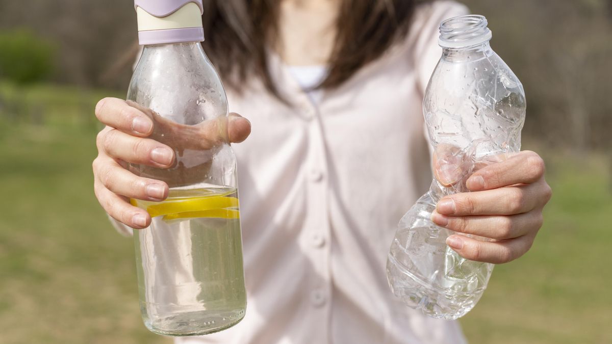 Cómo y cada cuánto tiempo es necesario limpiar las botellas de agua reutilizables