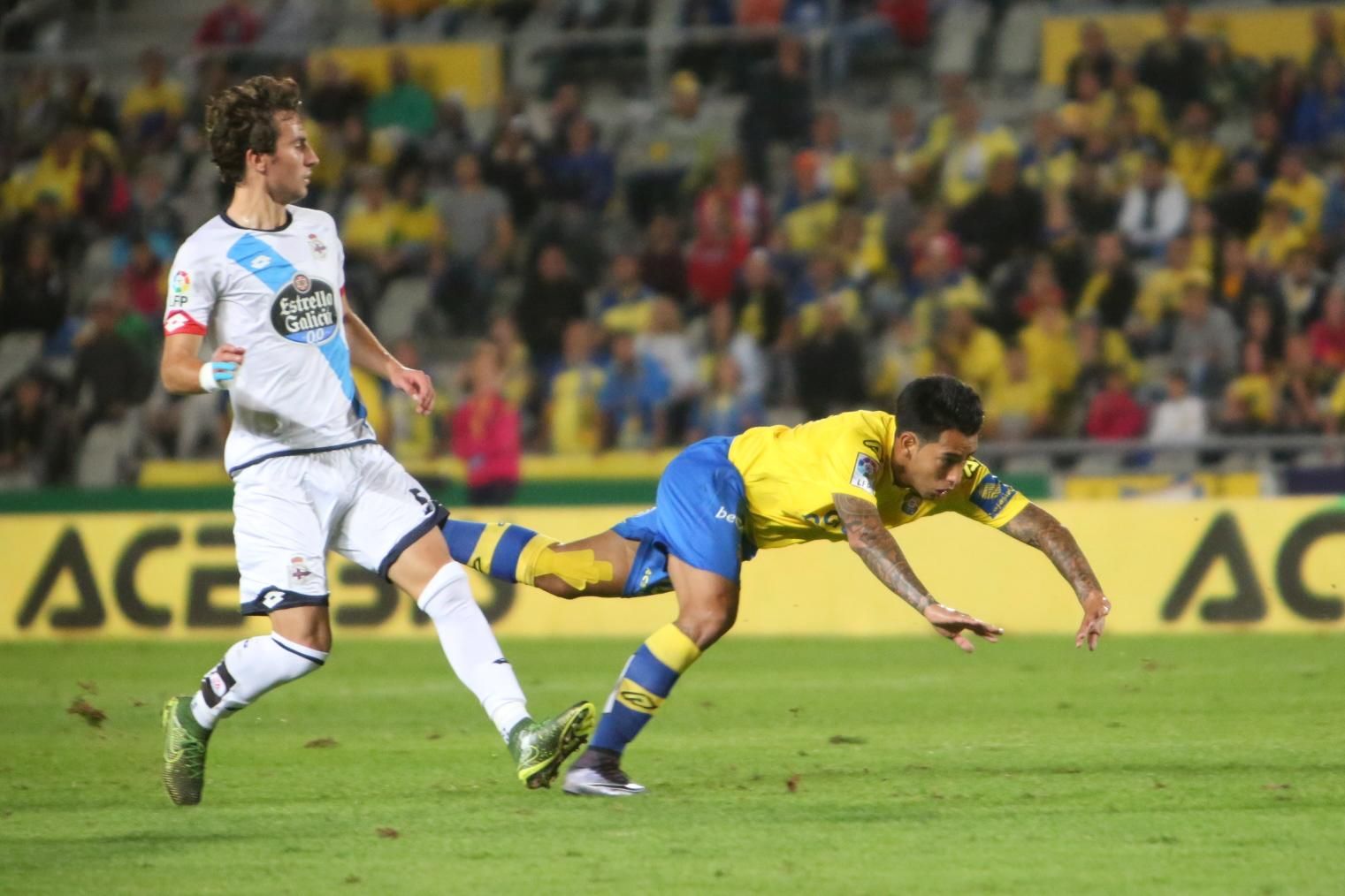 Encuentro entre la UD Las Palmas y el Deportivo de La Coruña en el Estadio de Gran Canaria. Alejandro Ramos.