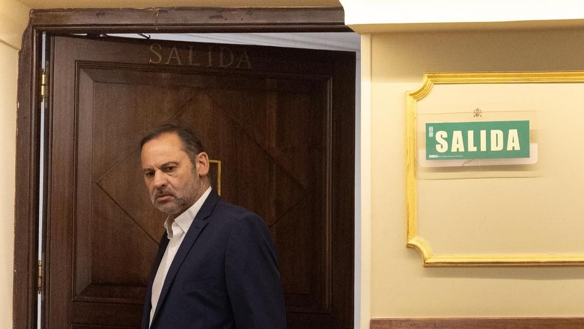 Nekdanja partnerka Joséja Luisa Ábalosa prejela skoraj 44.000 evrov od dveh javnih podjetij brez dela