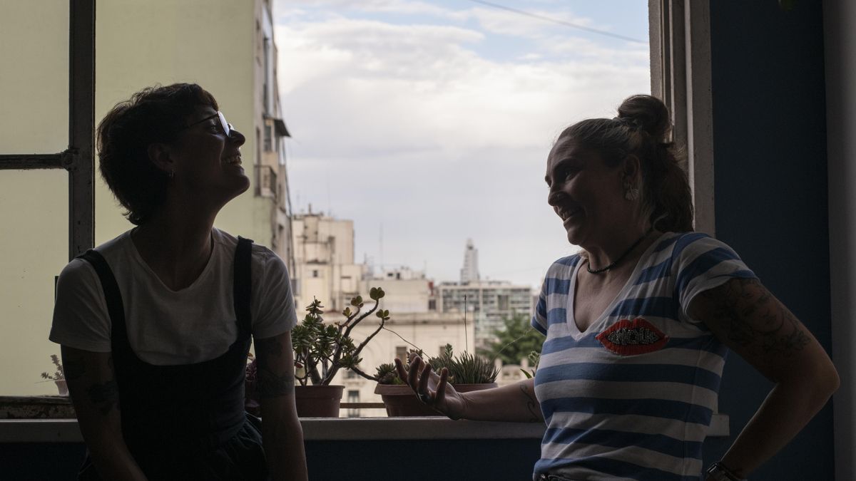 En la última década, la tasa de natalidad en Argentina cayó un 43 por ciento. Las razones van desde la falta de recursos y redes de cuidado hasta la elección consciente de una vida sin hijos.