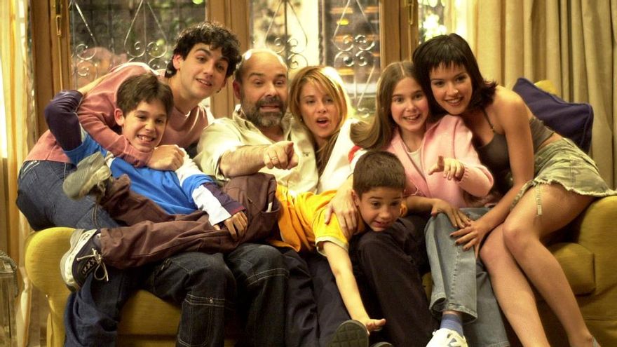 El homenaje de Telecinco a 'Los Serrano' fracasa en audiencia y pierde contra los programas enlatados