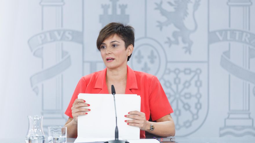 La ministra de Política Territorial y portavoz del Gobierno, Isabel Rodríguez, durante una rueda de prensa posterior a la reunión del Consejo de Ministros, en el Palacio de la Moncloa, a 18 de julio de 2023, en Madrid (España).