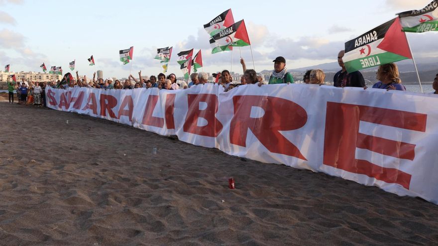 Pancarta por el Sáhara libre en El Confital. 