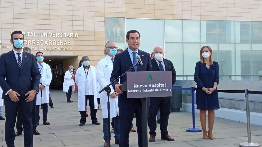 Juanma Moreno, en su intervención ante el Hospital Materno-Infantil de Almería