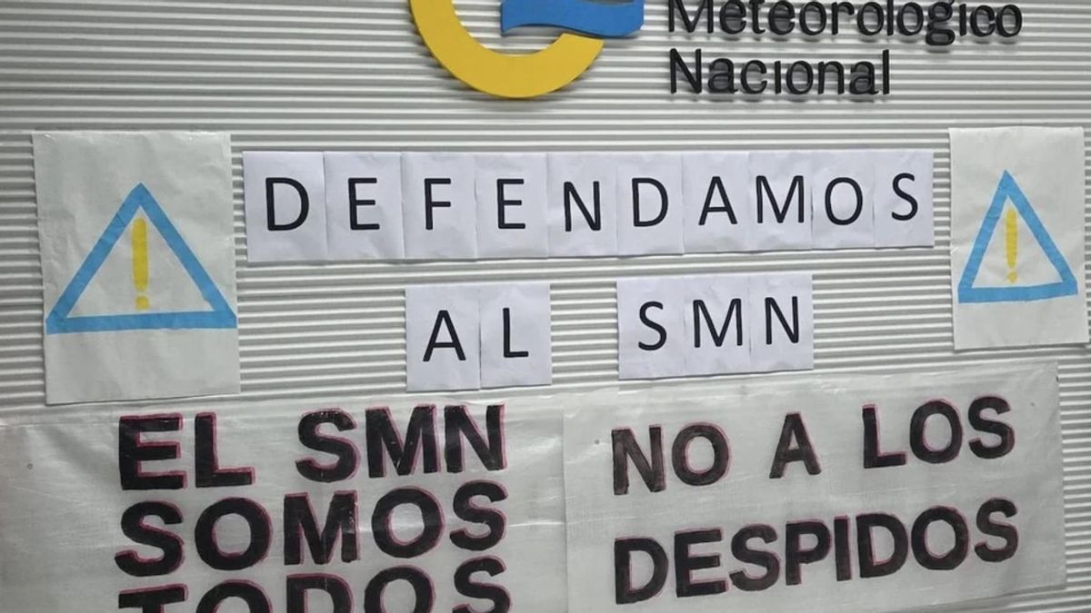 Apagón informativo en el Servicio Meteorológico y protesta contra Sturzenegger por los despidos