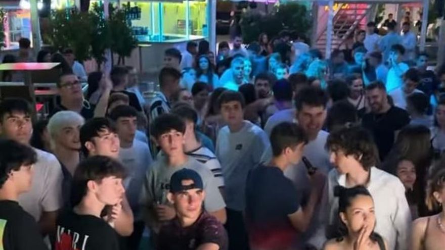 Grupo de amigos de Diego en un local de ocio nocturno de Toledo