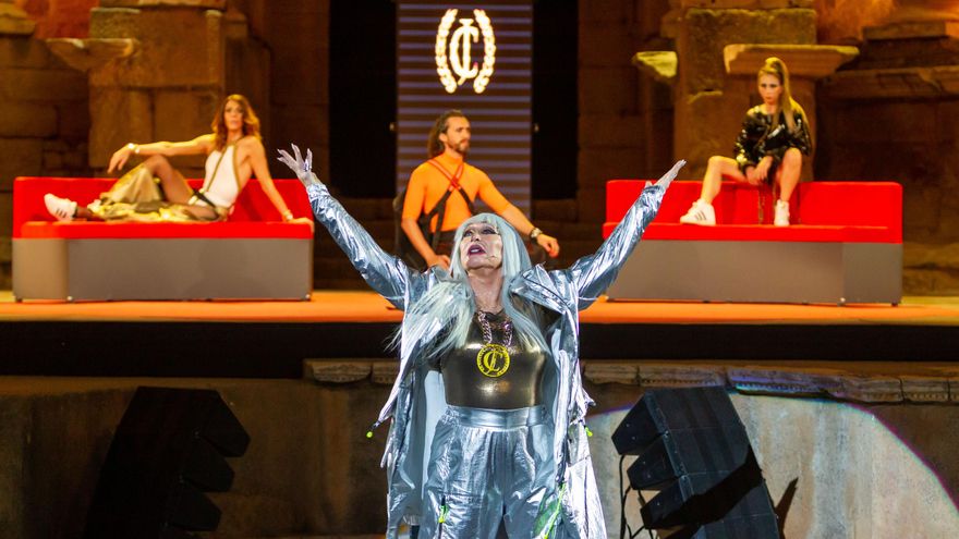 La estrella argentina Moira Casán interpreta a Julio César 