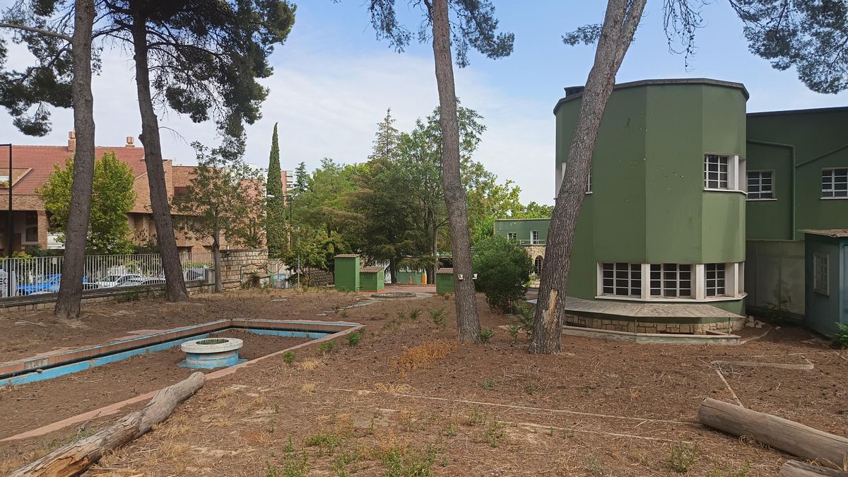 Los jardines que rodean el chalé Bergua