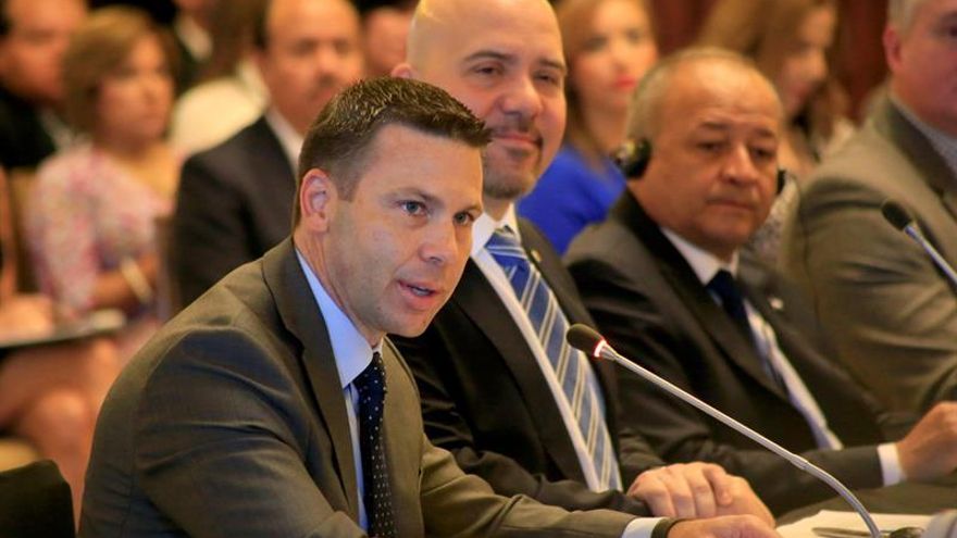 El secretario estadounidense de Seguridad Nacional en funciones, Kevin McAleenan, asiste este jueves a la inauguración de la reunión de ministros y secretarios de Seguridad de Centroamérica y Estados Unidos centrada en la crisis migratoria regional en la ciudad de Panamá (Panamá).