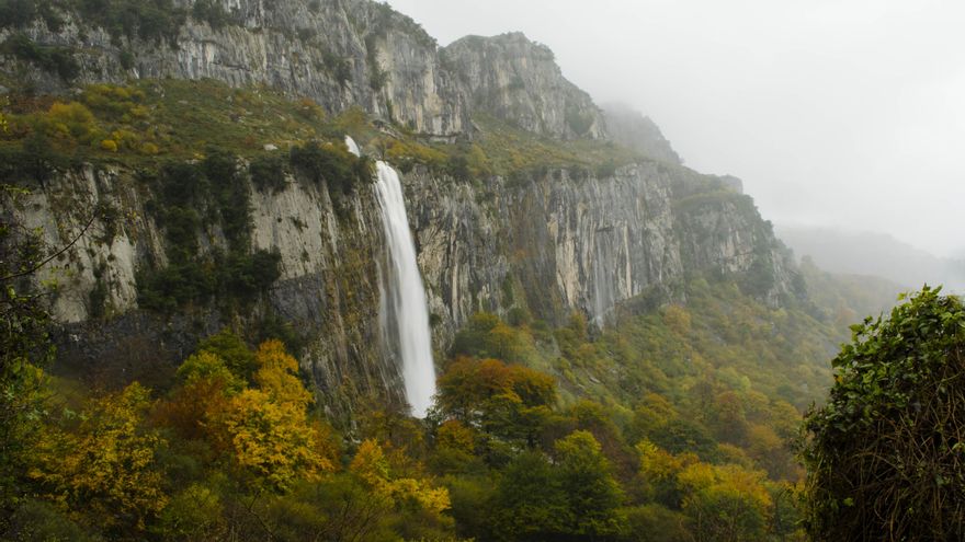 La ruta de senderismo en Cantabria que recorre la Cascada del Asón y narra su leyenda