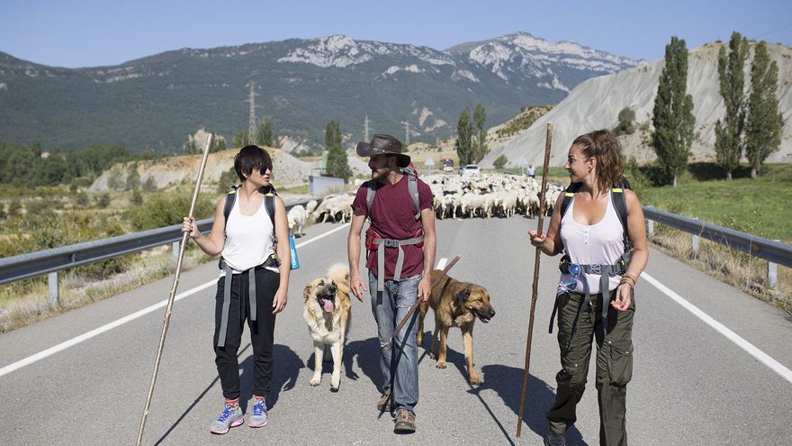 Melani Olivares y Mariló Montero, con Zacarías Fievet en 'Entre ovejas'