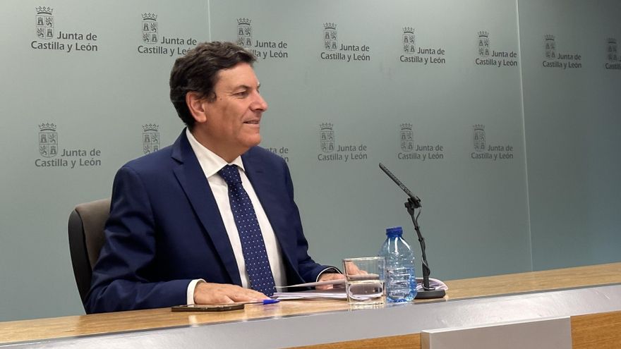 El consejero de Economía y Hacienda de la Junta de Castilla y León, Carlos Fernández Carriedo, en la rueda de prensa posterior al Consejo de Gobierno.