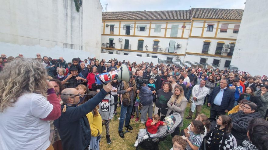 Protesta vecinal por un pulmón verde en el centro de Sevilla con mensaje al alcalde: "Vamos a luchar por nuestro parque"