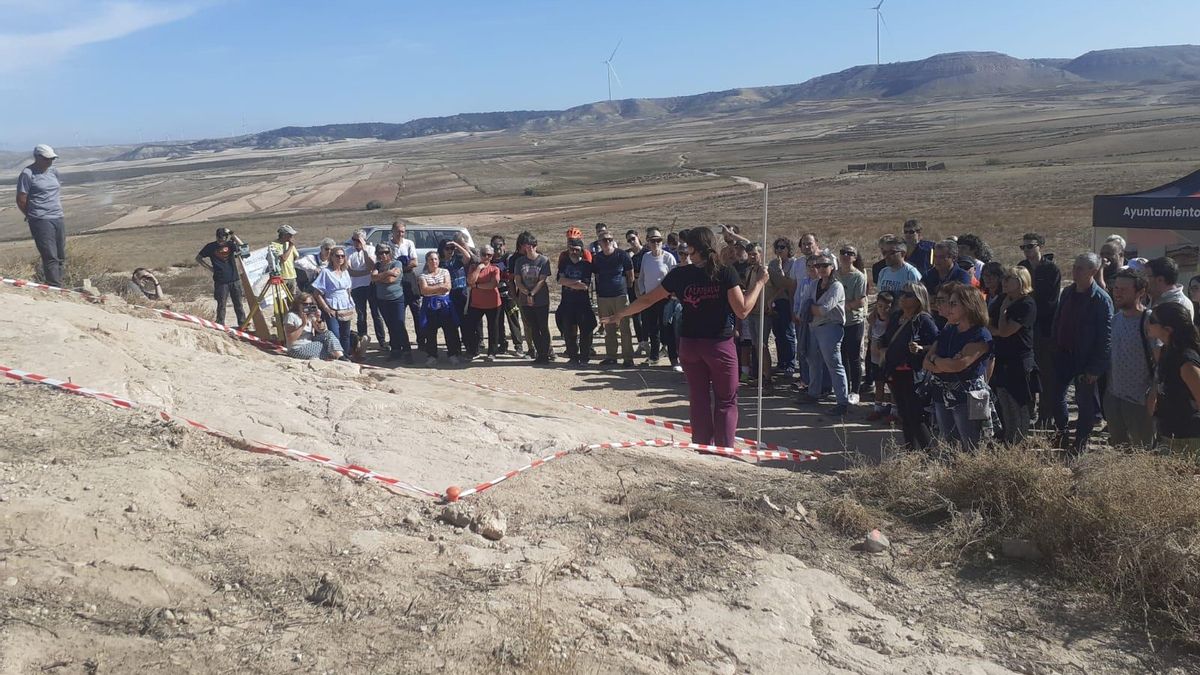Marina Bretos explicando el yacimiento