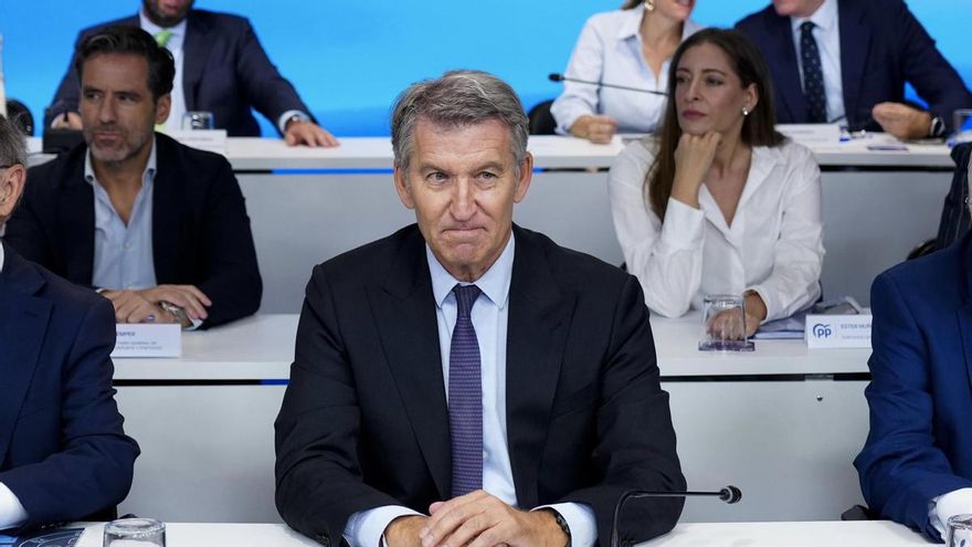 El líder del PP, Alberto Núñez Feijóo, este lunes durante la reunión de la junta directiva nacional con las elecciones de 2027 en el punto de mira y con la crisis de Ceuta y la vivienda en el centro del debate político.