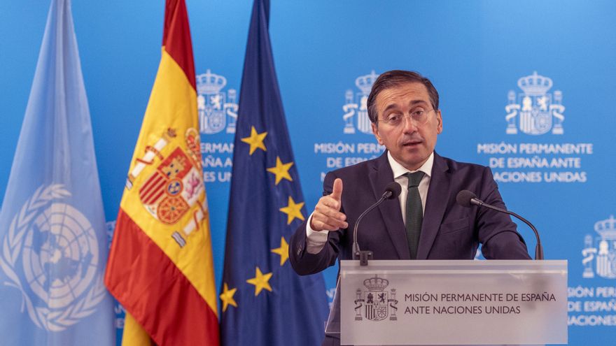 El ministro de Asuntos Exteriores, Unión Europea y Cooperación, José Manuel Albares, habla en rueda de prensa este lunes, en Nueva York (EE.UU.). EFE/Ángel Colmenares