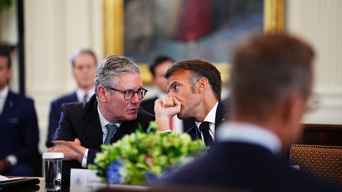El primer ministro británico, Keir Starmer, y el presidente francés, Emmanuel Macron, durante la reunión de los europeos con Donald Trump este lunes en Washington.