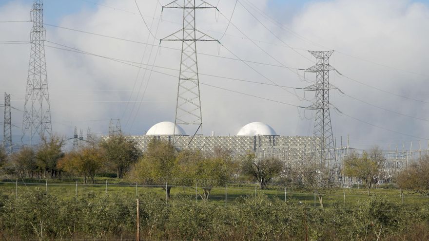 El Gobierno amplía la vida de la central nuclear de Almaraz hasta junio de 2030 por "el conflicto en Oriente Medio"