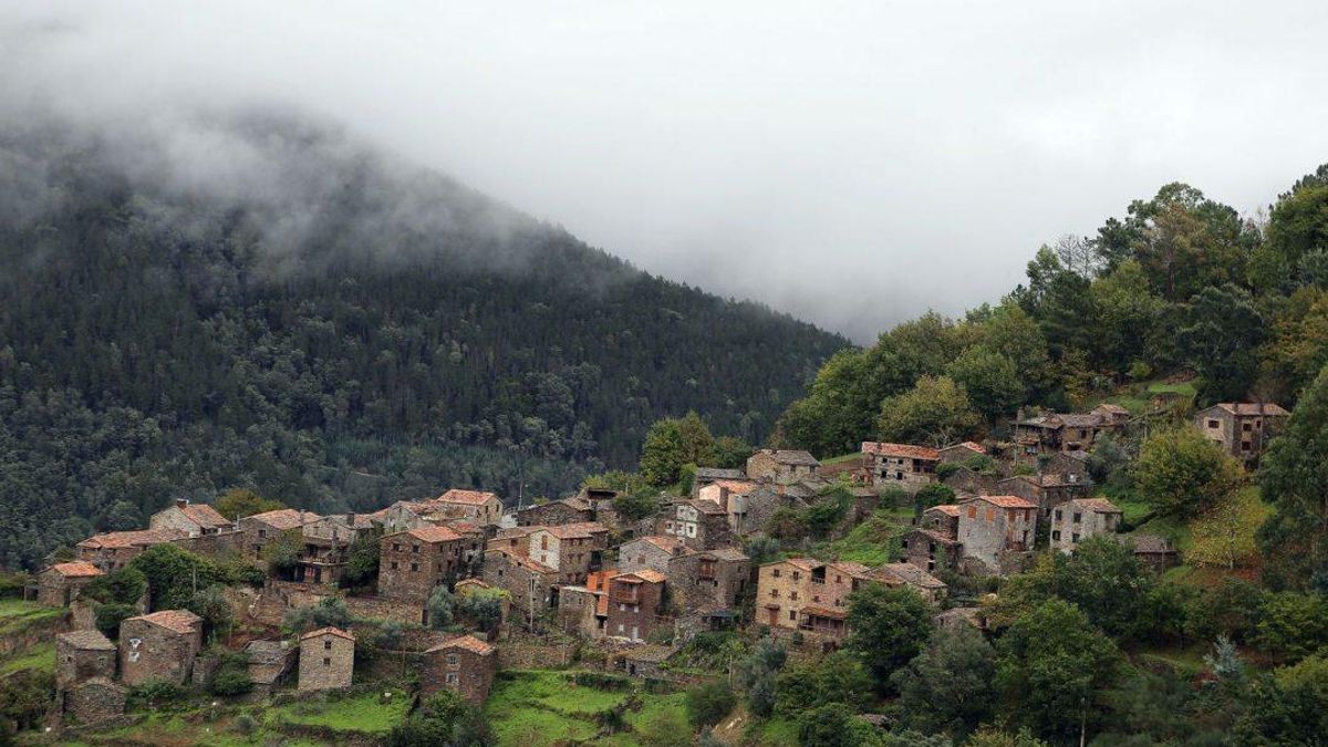La cautivadora aldea de pizarra del norte de Portugal que renació tras años de abandono