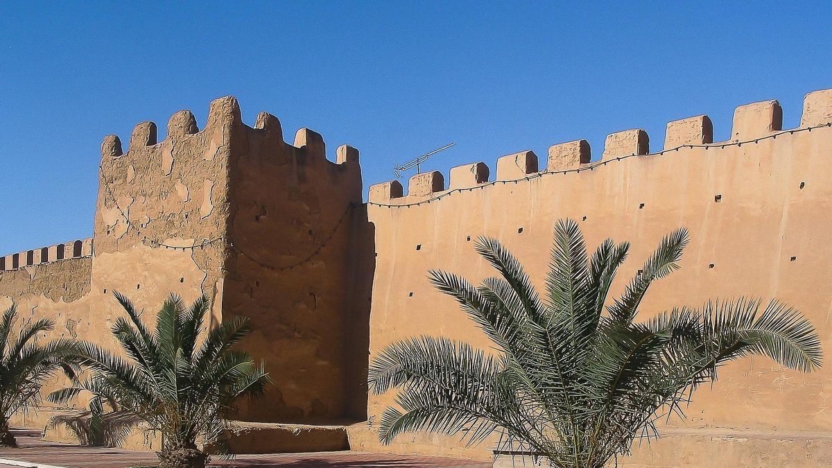 Famosa por su artesanía, el encanto de esta ciudad rodeada de murallas reside en sus callejuelas y sus pintorescos zocos