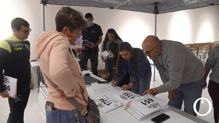 Se acerca la salida: empieza la recogida de los dorsales de la Media Maratón de Córdoba