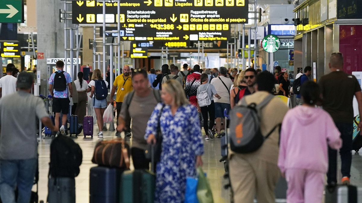España no llega a los 100 millones de turistas pero bate récords: los viajeros gastaron 135.000 millones en 2025