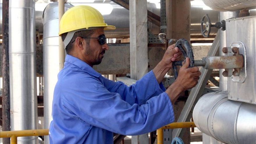 El crudo Brent abre a la baja y se sitúa en 102,36 dólares