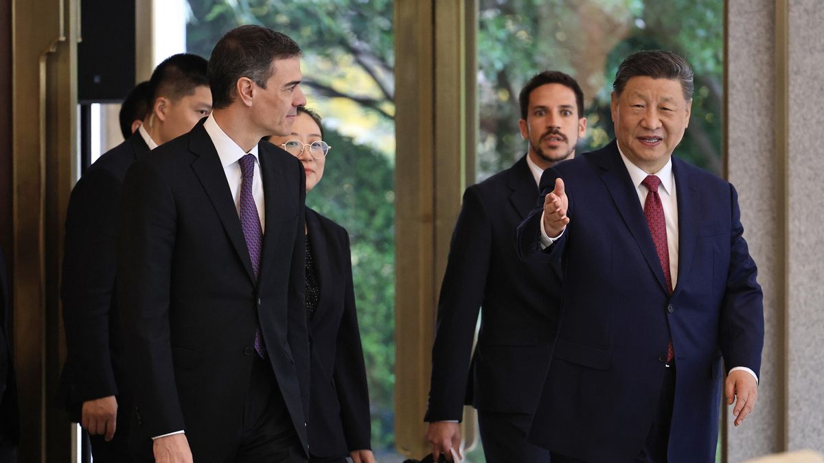 Pedro Sanchez junto a Xi Jinping en su viaje a China en abril de 2025.
