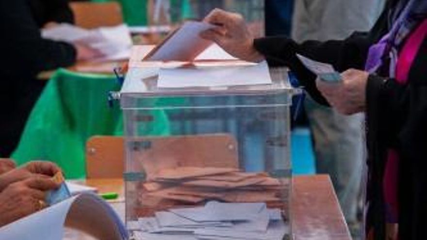 Archivo - Urna de votación