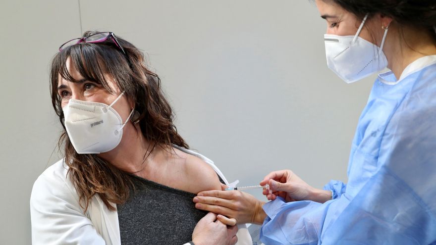 La representante explicó que el país cumple con los criterios, que son estar listo para iniciar el proceso de vacunación inmediatamente lleguen las dosis, tener la infraestructura para la conservación de vacunas como las de Pfizer y BioNtech y no haber iniciado vacunación en esta fecha. EFE/ J. L. Cereijido / Archivo